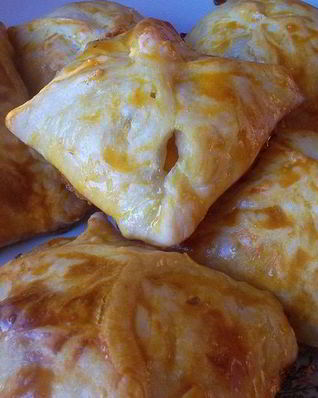 Слоеные конвертики с персиком