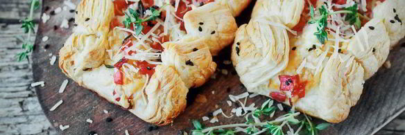 слоеные слойки с ветчиной и сыром