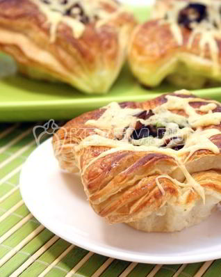 Слойки с баклажанами и сыром