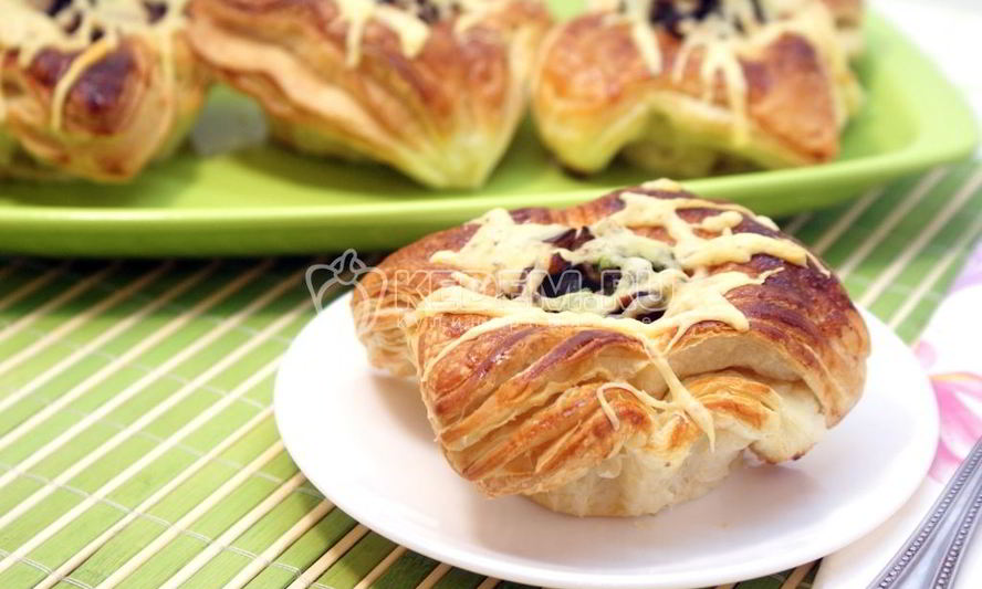 Рецепт слоек с баклажанами и сыром