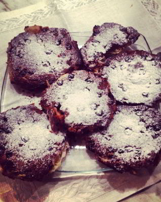 Слойки с черной смородиной и франжипаном