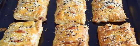 слойки с колбасой и сыром