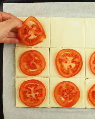 Слойки с помидорами