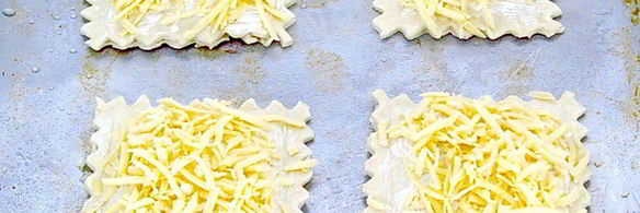 слойки с сосисками