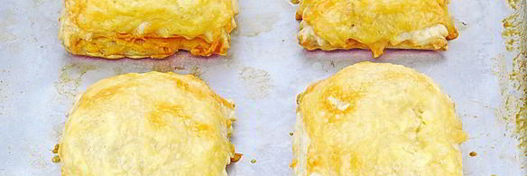 слойки с сосисками