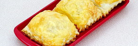 слойки с сосисками