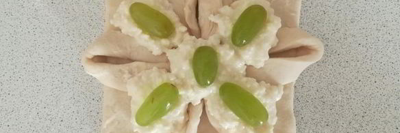 слойки с творогом и виноградом