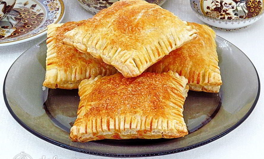 Рецепт слоек с вареной сгущенкой и орехами