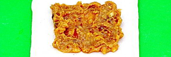 слойки с вареной сгущенкой и орехами