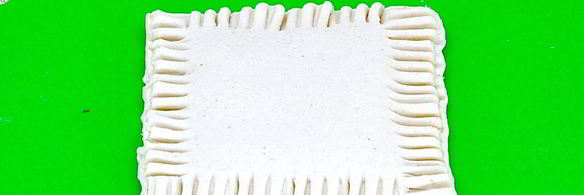 слойки с вареной сгущенкой и орехами