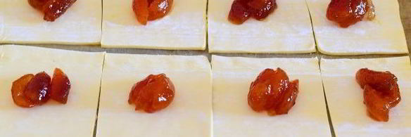 слойки с вареньем из слоеного теста