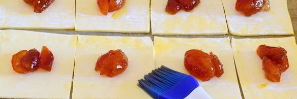 слойки с вареньем из слоеного теста