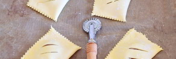 слойки с вареньем из слоеного теста