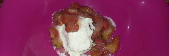 слойки сердечки с клубникой и сыром маскарпоне