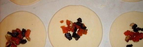 слойки солнце на тарелке