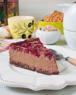 Шоколадный творожник с малиной
