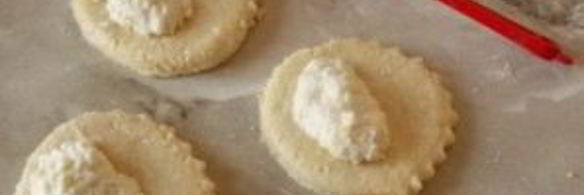 сочни с творогом из песочного теста