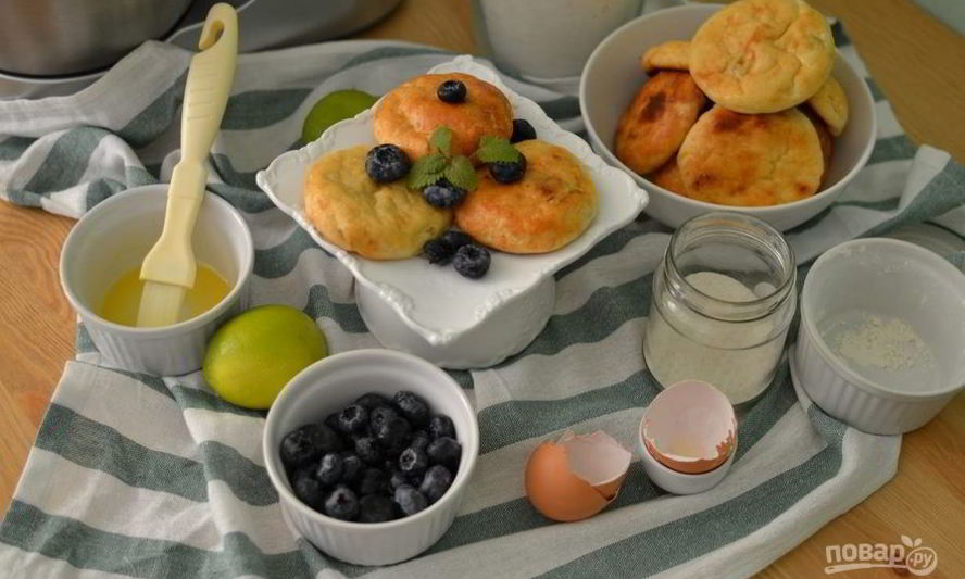 Рецепт сырников с изюмом и лимоном