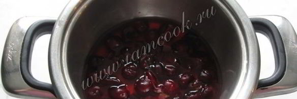 сырники с изюмом и соусом из вишни