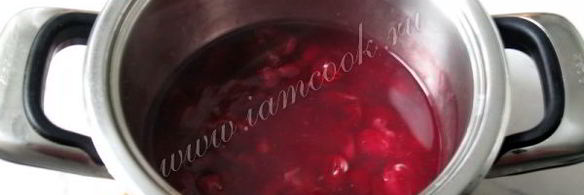 сырники с изюмом и соусом из вишни