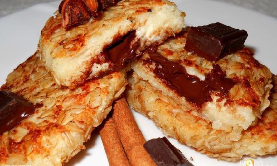 Рецепт сырников с шоколадома в овсяных хлопьяха