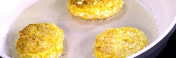 сырники с вишневым соусом и корицей