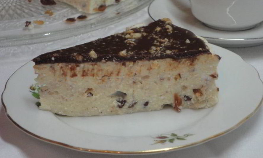 Рецепт творожника с орехами и изюмом