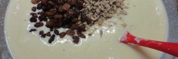 творожник с орехами и изюмом