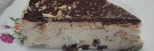 творожник с орехами и изюмом