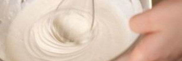 творожник со взбитыми сливками и ванилью