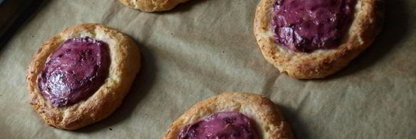 запеченные сырники с ягодно-кремовой начинкой