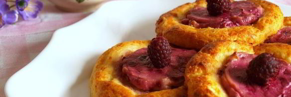 запеченные сырники с ягодно-кремовой начинкой