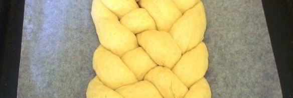 сырная косичка из дрожжевого теста