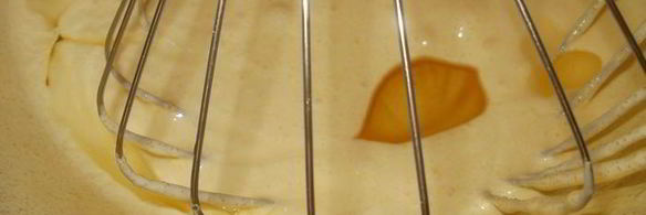 бисквитный торт с орехово-смородиновой ноткой