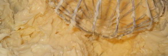 бисквитный торт с орехово-смородиновой ноткой