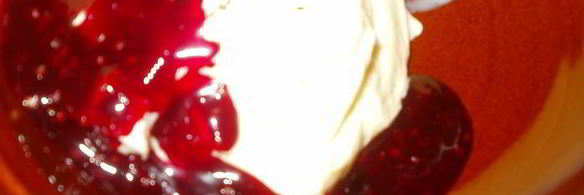 бисквитный торт с орехово-смородиновой ноткой