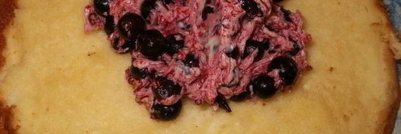 бисквитный торт с орехово-смородиновой ноткой