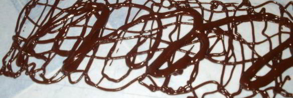 бисквитный торт с орехово-смородиновой ноткой