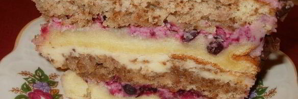 бисквитный торт с орехово-смородиновой ноткой