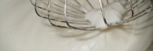 бисквитный торт с орехово-смородиновой ноткой