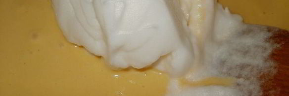 бисквитный торт с орехово-смородиновой ноткой