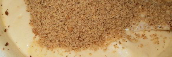 бисквитный торт с орехово-смородиновой ноткой