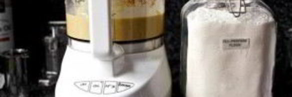 блинный торт с бананом и ореховой глазурью