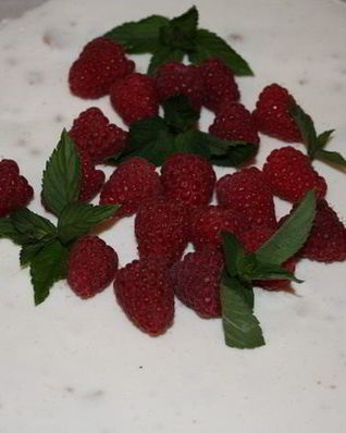 Летний торт с малиной