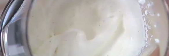 маковый торт с вареньем и взбитыми сливками