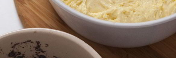 маковый торт с вареньем и взбитыми сливками