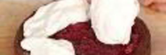 шоколадный торт с вишней