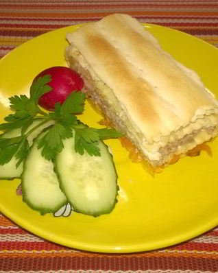 Слоеный торт с рыбой