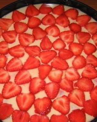 Торт с клубникой без выпечки