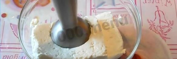 торт цифра 8 с цветами из фруктов